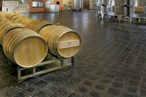 Vinařství v Itálii interiérová dlažba 250x250 mm